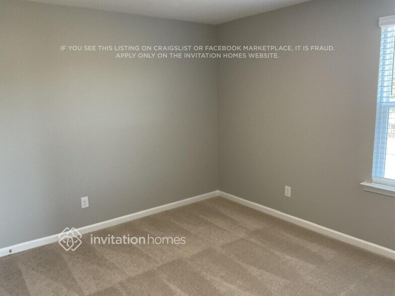 Building Photo - 520 Almere Dr