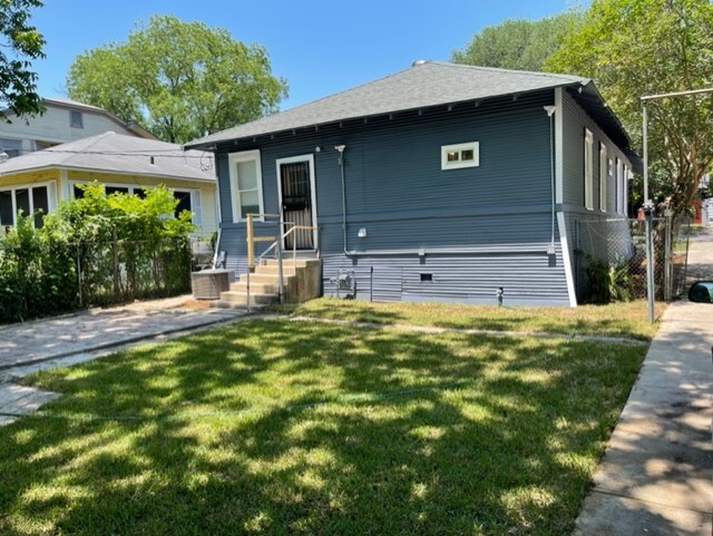 Building Photo - 736 Hammond Ave