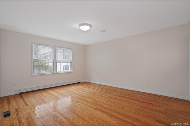 Building Photo - 215 Ashford Ave