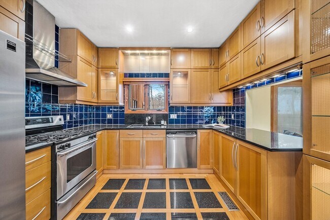 Building Photo - 16 Carthay Cir