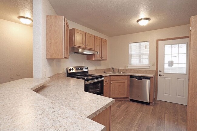 Building Photo - FAIRMONT HILLS APARTMENTS