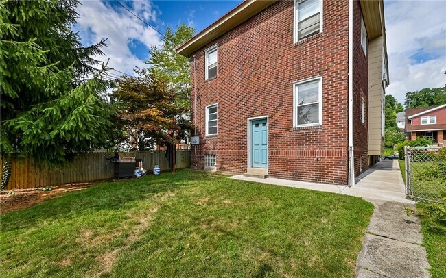 Building Photo - 1168 Jancey St