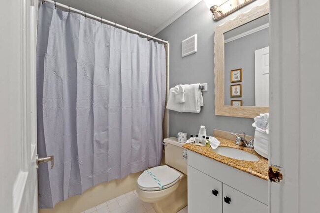 Building Photo - 8743 Thomas Dr