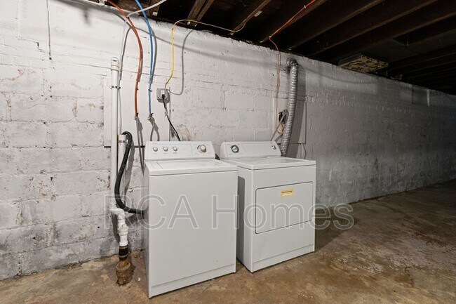 Building Photo - 2948 N Park Ave