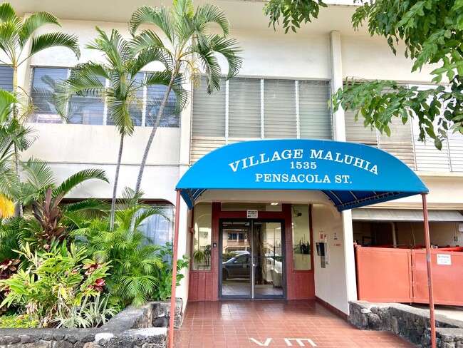Building Photo - IDEALLY LOCATED 1 BED 1 BATH with 1 PARKIN...