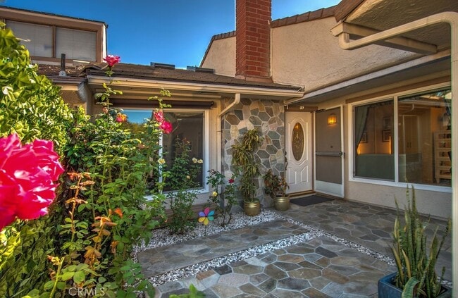 Building Photo - 12 Gumwood
