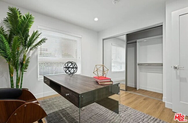 Building Photo - 5405 Hermitage Ave