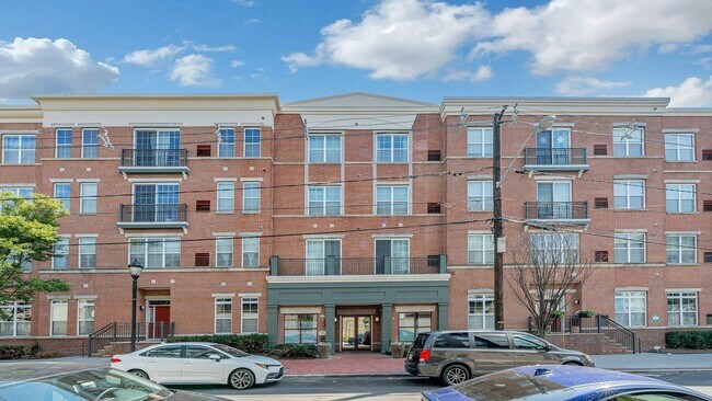 Building Photo - 443 2nd St