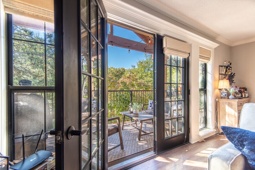 Building Photo - 4727 Jarboe St