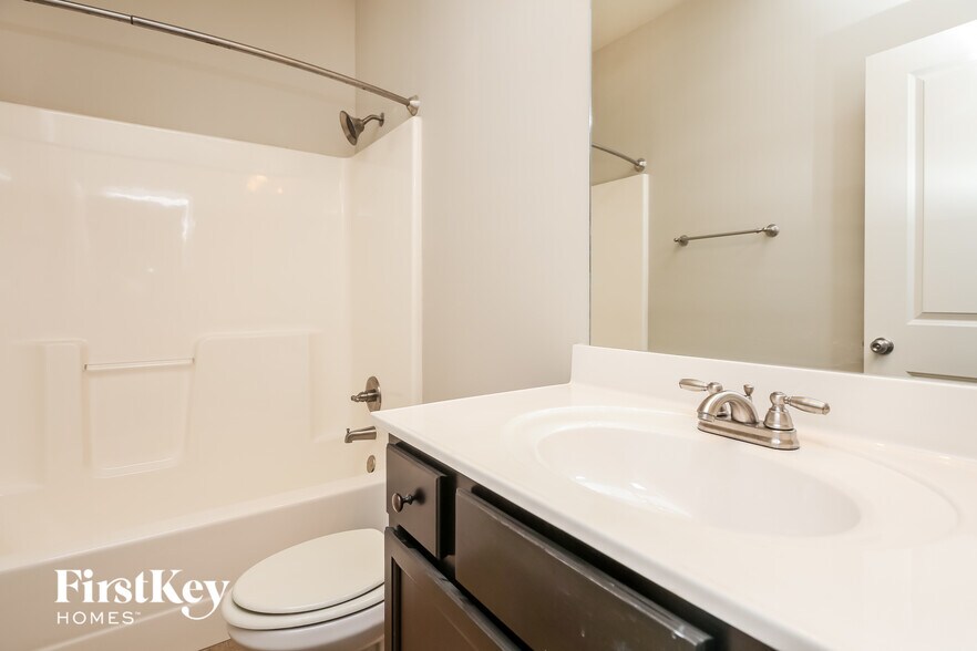 Building Photo - 4911 Briarcliff Dr