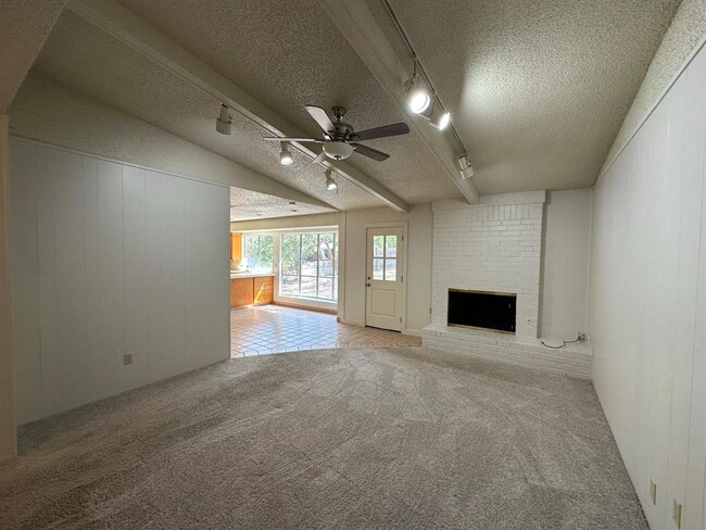 Building Photo - 2314 Farnswood Cir