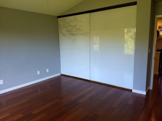 Building Photo - Updated 3 Bed 2.5 Bath Home!