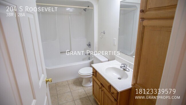 Building Photo - 204 S Roosevelt St