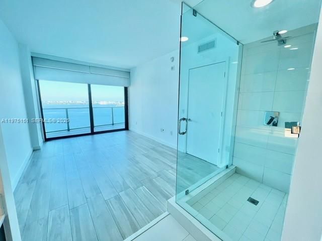 Building Photo - 460 NE 28th St