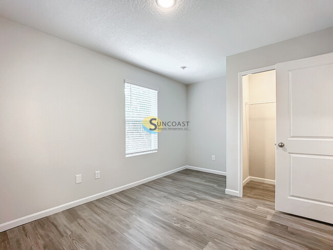 Building Photo - 1236 Pangola Dr