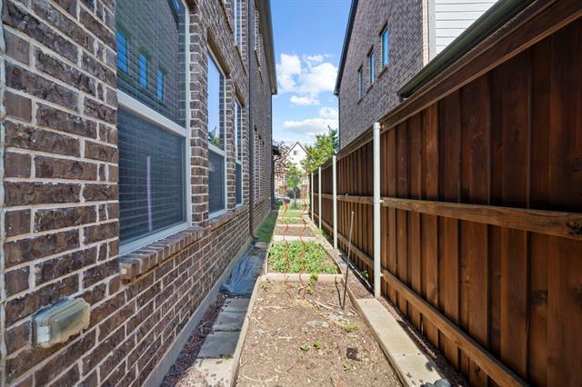 Building Photo - 1016 Lone Ivory Trail