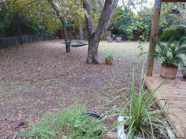 Building Photo - Close access to UNCW, Beach, Hwy 40, walk ...