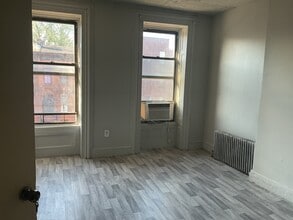 Building Photo - 179 Hart St
