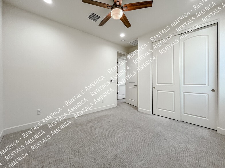 Building Photo - 657 W Browning Pl