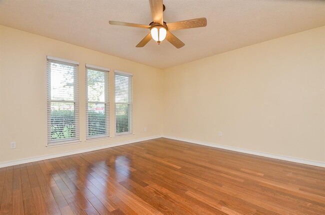 Building Photo - 2731 River Birch Dr