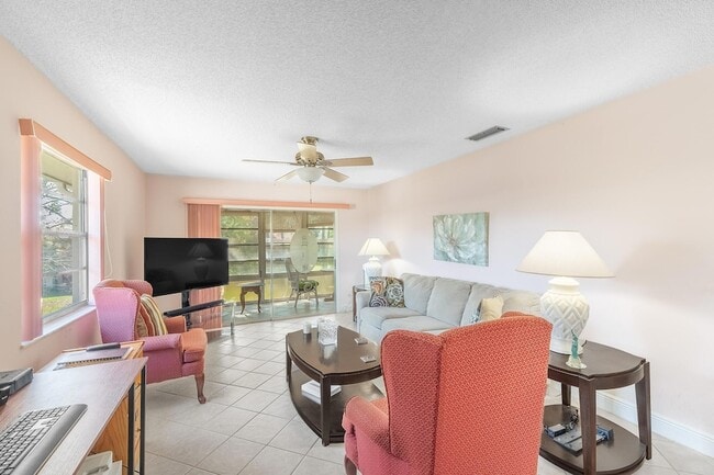 Building Photo - 33 Lake Vista Trail