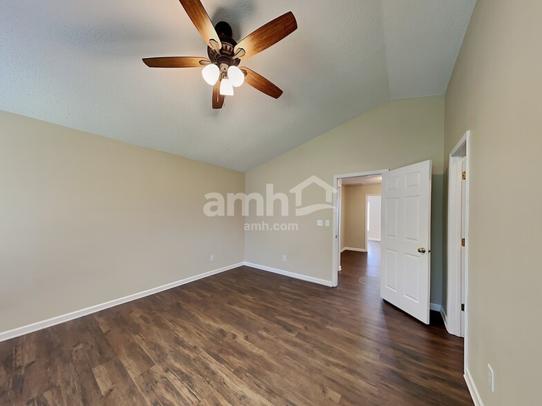 Building Photo - 1079 Chapel Creek Rd