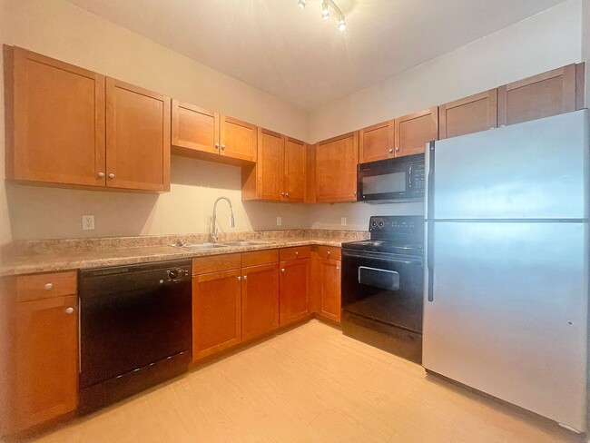 Building Photo - Sparkling Condo in Southwest Station with ...