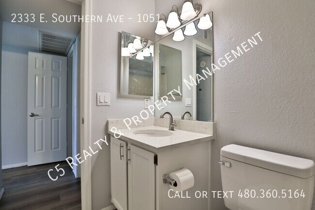 Building Photo - Adorable 2 Bed/2 Bath Tempe Townhouse