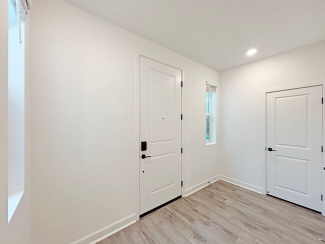 Building Photo - Spacious 3-Bedroom, 3-Bathroom Townhome in...