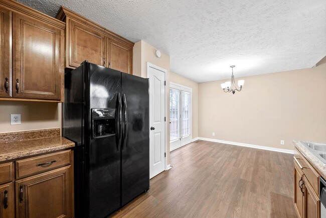 Building Photo - Pet Friendly Three Bedroom with Bonus!