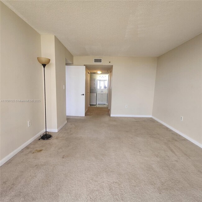 Building Photo - 210 174th St