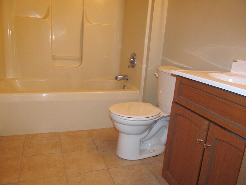 Building Photo - 2035 Sylvan Way