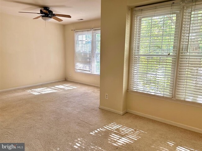 Building Photo - 6077 Deer Hill Ct
