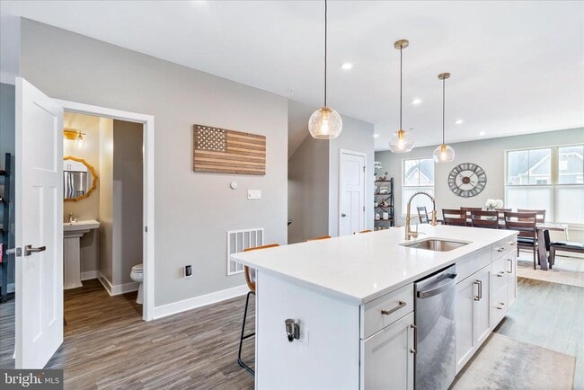 Building Photo - 5924 Pecking Stone St