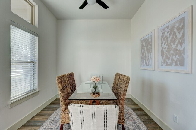 Building Photo - Stunning 4 Bedroom 3 Bath Home