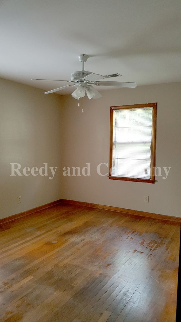 Building Photo - Elegance at its Finest