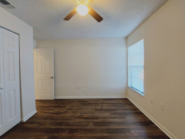 Building Photo - Beautiful 2 Bedroom, 2 Bathroom Apartment ...