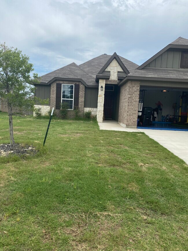 Primary Photo - 902 Fallbrook Dr