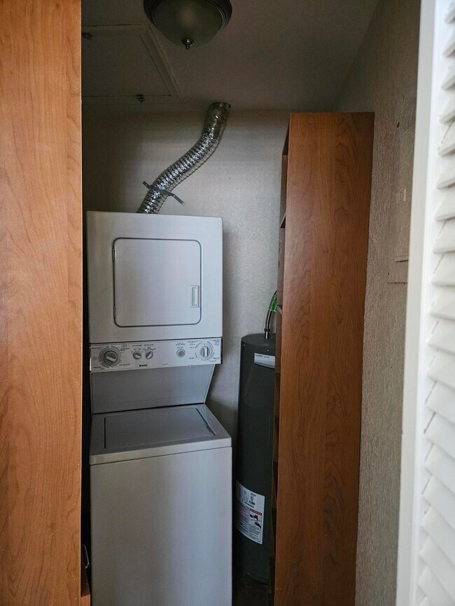 Building Photo - 1907 NE 2nd St