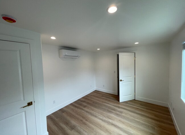 Building Photo - 727-729 2nd St