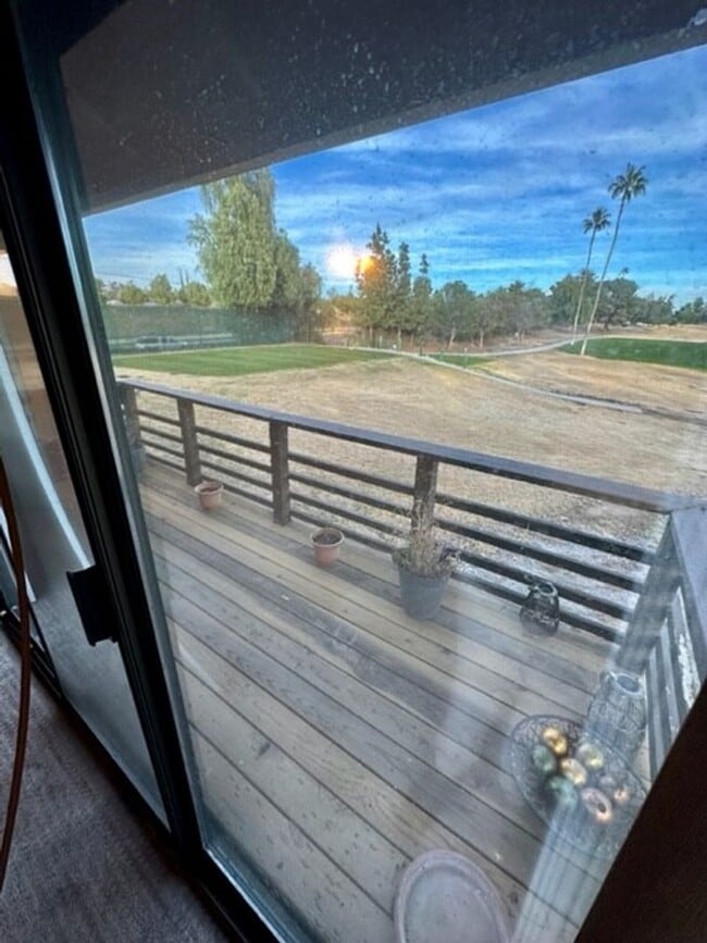 Building Photo - 2323 Easthills Dr