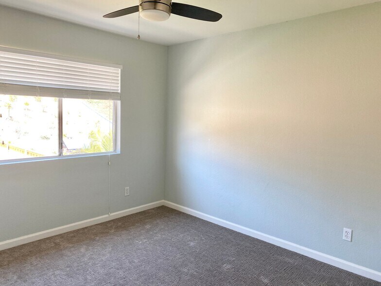 Building Photo - 1335 Darwin Dr