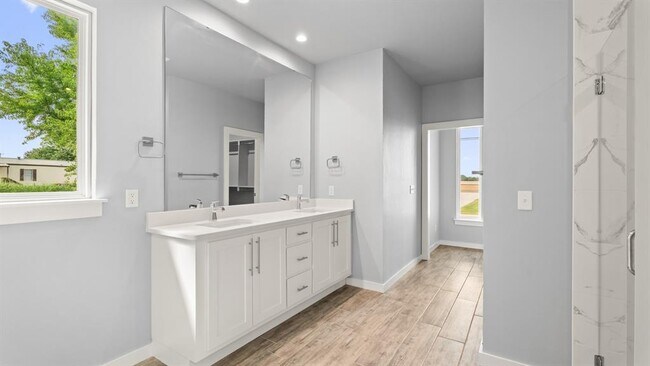 Building Photo - 12624 E Hefner Rd