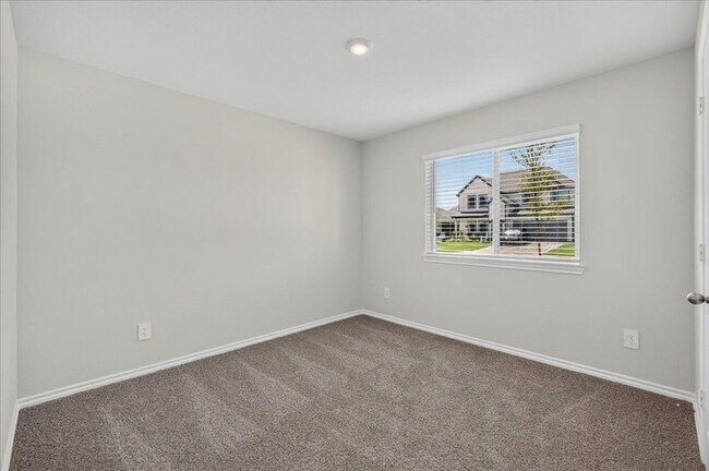 Building Photo - 728 Orchid Wy