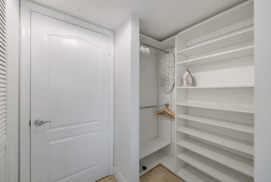 Building Photo - 1200 Brickell Bay Dr