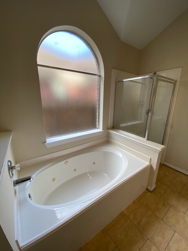 Building Photo - 16534 Wheatfield Dr