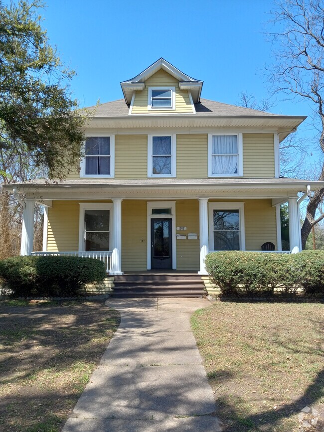 Building Photo - 1202 W 3rd Ave