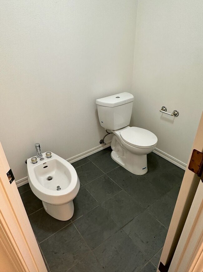 Building Photo - 3707 W Hemlock Ct