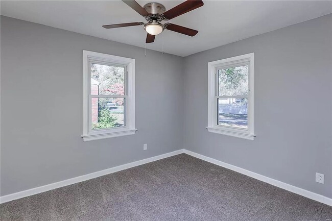 Building Photo - 1465 W Duchesne Dr