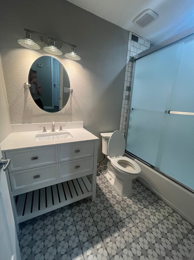 Building Photo - 4818 Suncrest Way